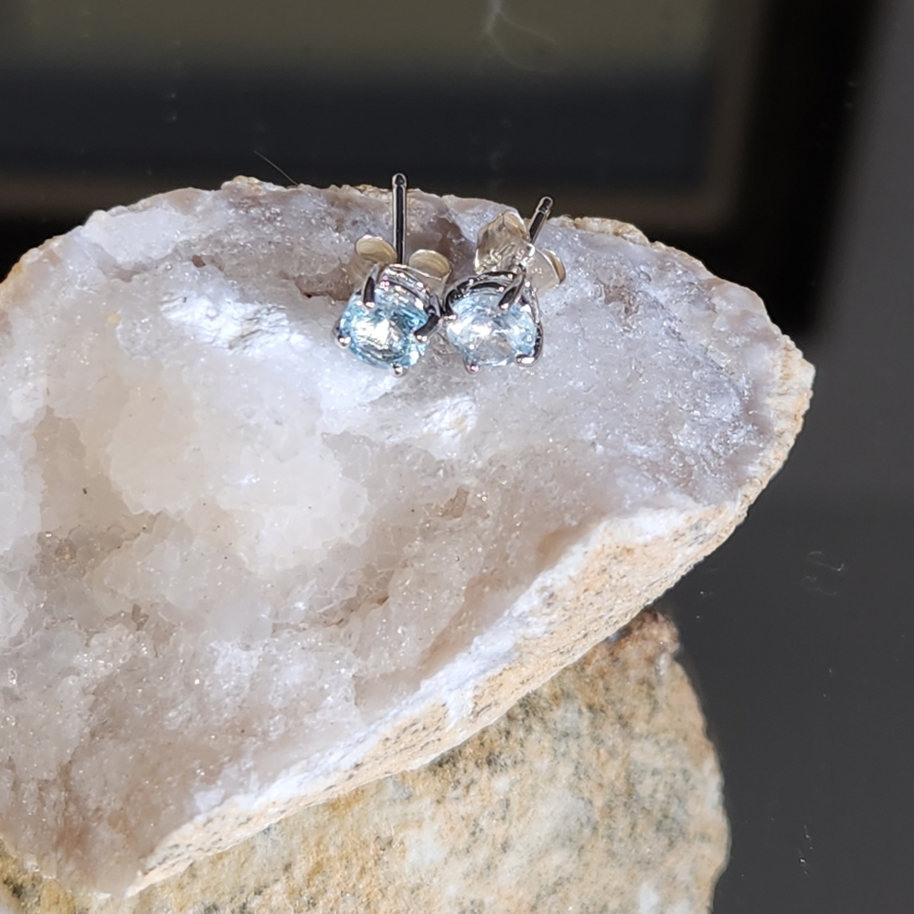 Women's 925 Natural Aquamarine Round Stone Earrings! Beautiful Blue Color!